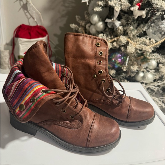 American Eagle By Payless Brown Combat Boots - Picture 2 of 2
